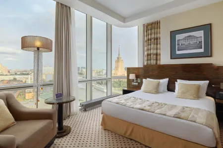 Отель Plaza Garden Moscow WTC Отели рядом с достопримечательностью «Скульптурный ансамбль «Знаки Зодиака»»