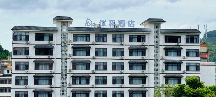 Unitour Hotel (Anlong Zhaodi Scenic Area) Отели в г. Аньлун