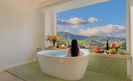 TengChong Shichu Hot Spring Hotel Отели в г. Тенчун