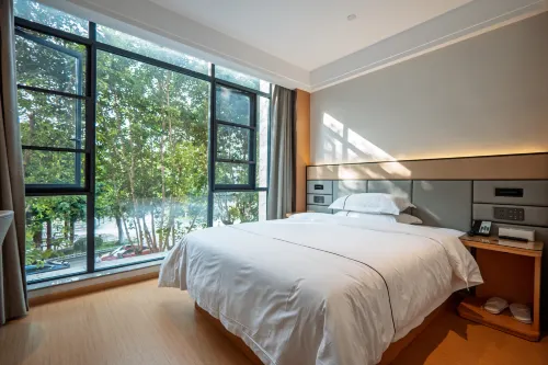 Quanduo Light Luxury Hotel (Quannan Jianqiang Department Store) فنادق في تشىُان نان
