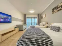 Huajing Seaside Holiday Apartment - balcony