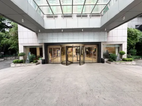 Hangzhou Huaxi Hotel (Yintai Department Store Linping Branch) Отели рядом с достопримечательностью «Zhongdu Square»