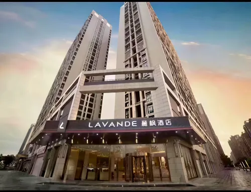 Lavande Hotel (Wuhan Happy Valley Renhe Road Metro Station)