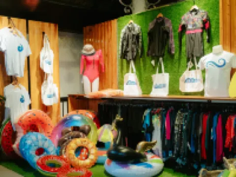 Ilocos Urban Wave Resort Hotel ラワグのホテル