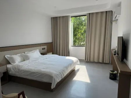 Yunteng Business Hotel Отели рядом с достопримечательностью «Yunnan Black Hot Spring RV Camping Base»