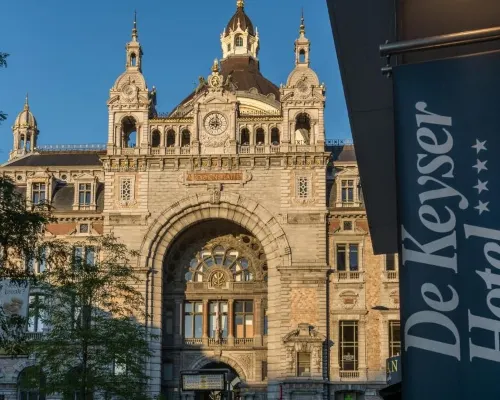 De Keyser Hotel Hotels near Metro Opera