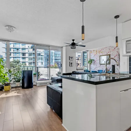 2BR Gastown Downtown Vancouver close to everything