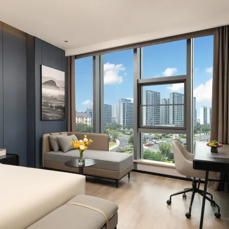 Yixing Longbei Mountain Forest Park Jiubin Avenue Atour Hotel