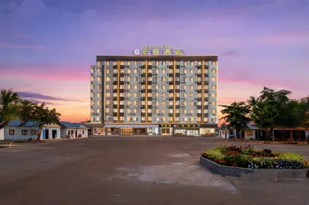 HuaYue Hotel Отели рядом с достопримечательностью «Statue of Fa Ngum»