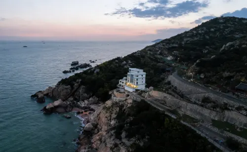 Floral Hotel · Listening to the sea Hotel
