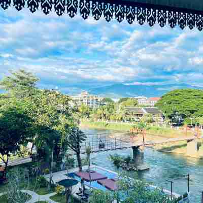 Intimate Riverside Resort Vang Vieng Rooms