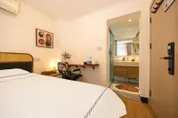 Shanghai Yijia Boutique Theme Apartment National Convention and Exhibition Center Hongqiao Shop