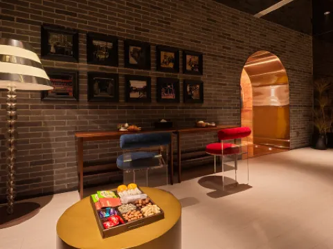 Xinyuan Hotel 1875 (Beijing Gulou Nanluoguxiang Store)