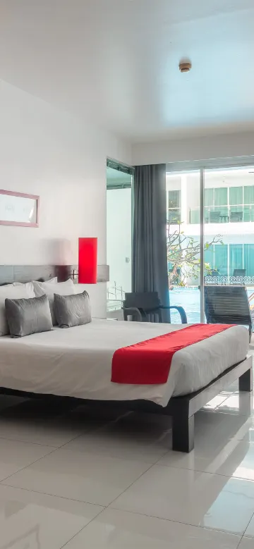 ห้องดีลักซ์ทางเชื่อมกับสระว่ายน้ำ (ปีกเซรีน)