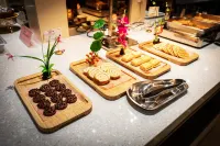 Jinhai Hotel (Yantai Railway Station Wuyue Plaza) - 4-Star