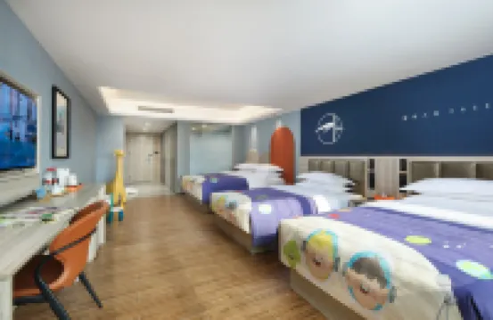 Ease Hotel · Zhi (Yichang Three Gorges Visitor Center Binjiang Wanda)