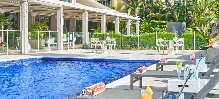 โรงแรมข้างฝั่งทะเล Cairns โรงแรมในแคนส์