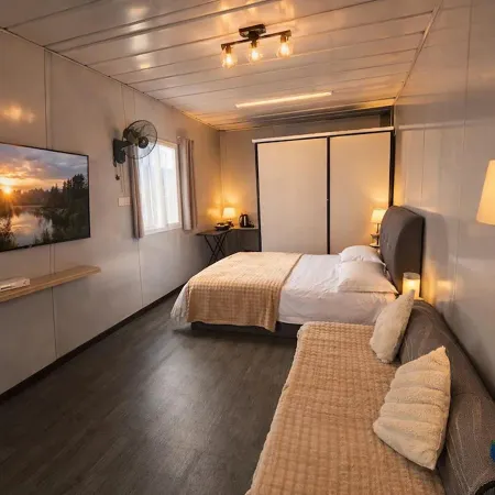 Galaxy Homestay (Muslim)