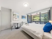 MetaWiseBnB Cronulla Beach Walk to Train & Shops Hotels in Cronulla