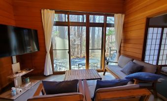 Hilltop Villa Karuizawa - Peaceful Hilltop Forest Retreat With Mountain View