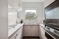 Peaceful Rooms – Close to Parks & Transit