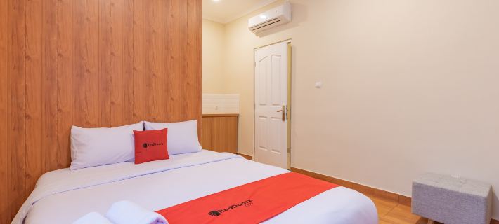 RedDoorz Plus @ Bagusrangin Street 2 Hotele w: Coblong