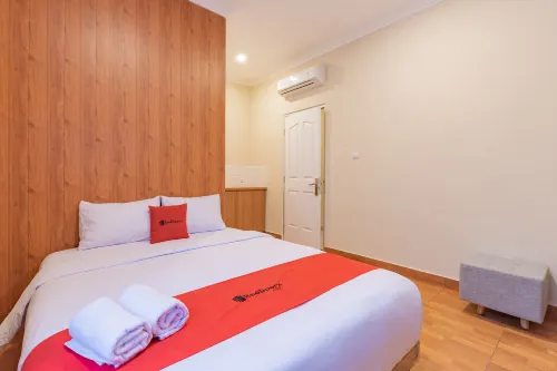 RedDoorz Plus @ Bagusrangin Street 2