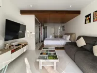 Seaside Studio / Ocean-View Pool & Green Balcony
