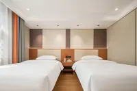 Jujia Hotel (Zhaotong Hejing Plaza) - parking