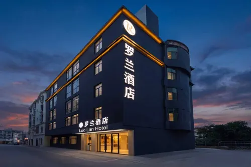 Roland Hotel (Sanya Haitangwan Linwang Night Market Branch)