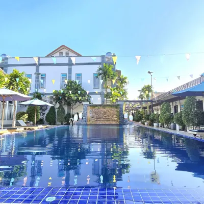 Champs Elysees Boutique Hotel Hotels near Psa Krom Market