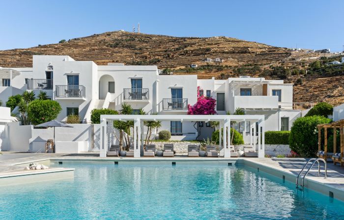 Mr and Mrs White Tinos