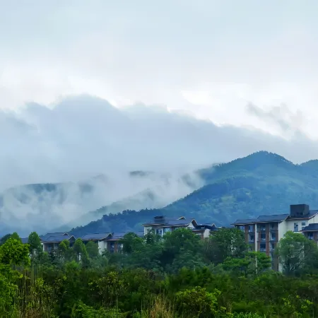 Yingde Shengquan Mountain Valley Gold and Silver Hot Spring Hotel