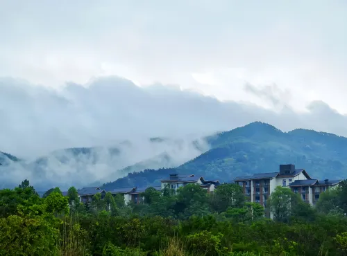 Yingde Shengquan Mountain Valley Gold and Silver Hot Spring Hotel - balneario