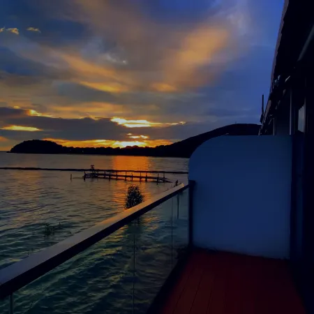 Zhuixun · Designer Full Lake View Homestay