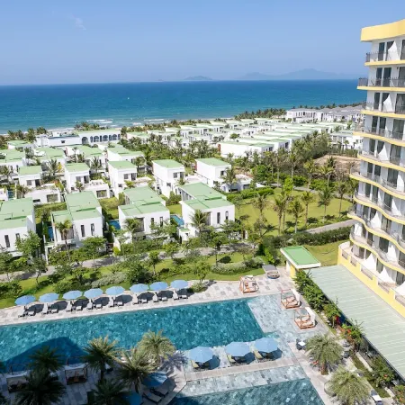 Mona Luxe Beachfront Resort Hoi An