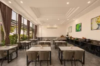 Platinum Celebrity Hotel - Bãi đậu xe