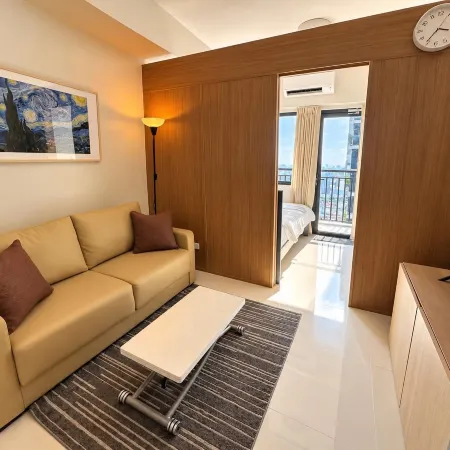 Cozy 1BR with Balcony | Red Residences Makati