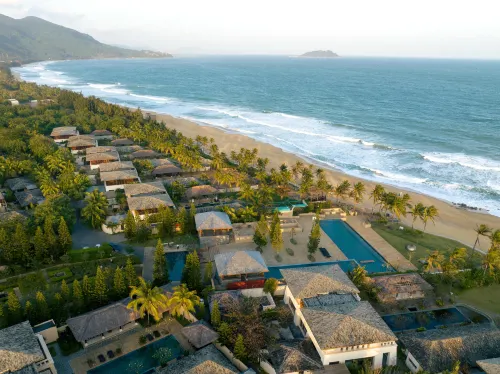 Chinese Countryard on the Sea Hotels in Lingshui