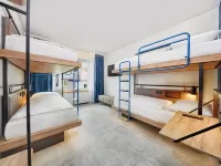H2 Hotel Duesseldorf City Hotels near Grafenberg