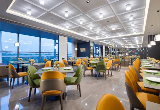 4. 햄튼 바이 힐튼..