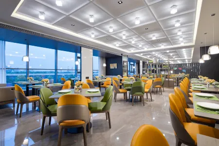 Hampton by Hilton Hotel(Shanghai Hongqiao NECC Jiuting) Отели рядом с достопримечательностью «Jiuke Oasis Park»