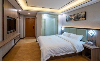 Wuhua Linfeng Light Luxury Hotel