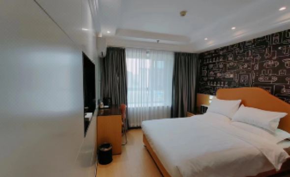 IU Hotel (Urumqi International Airport Yingbin Road)