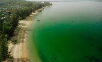 The Anda Mani Khaolak Beachfront Villas