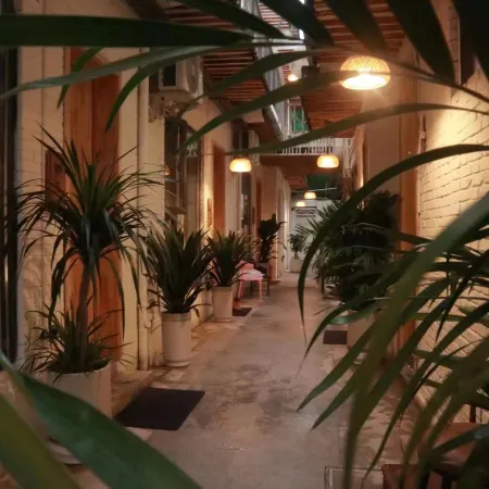 Luoyang Yixiaoyuan Boutique Homestay (Lijingmen Cross Street Branch)
