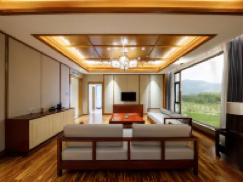 Yilong An'yun Hongcun  Wild Luxury Resort โรงแรมในอี้เซียน