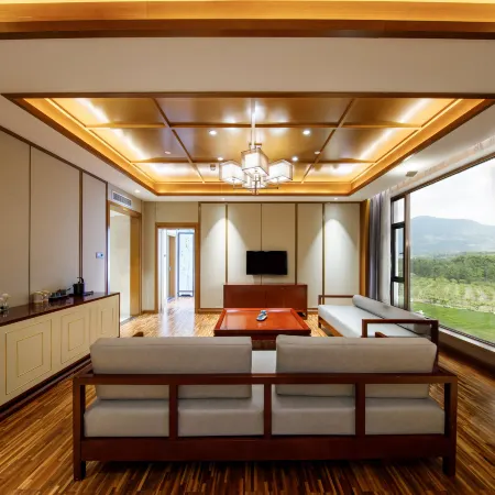 Yilong An'yun Hongcun Wild Luxury Resort