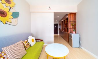 Yihai Yijia Seaview Cinema Apartment (Wanda Plaza)