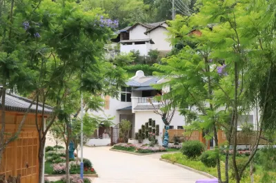 Ping An Jiuge Courtyard Hotel Hotels in Longling